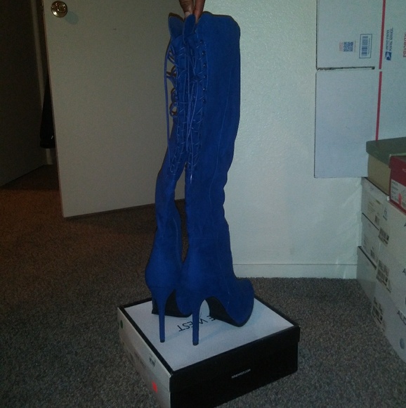 Blue suede heel boot - Picture 2 of 5